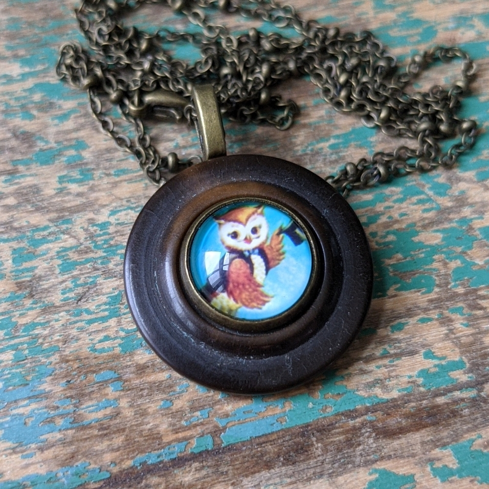 WHIMSY HOUSE I Upcycled Vintage Retro Owl Button Pendant Necklace